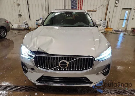 2022 Volvo Xc60 T8 Recharge Inscription Express z USA, uszkodzony, nr VIN YV4H60DZ4N1079066